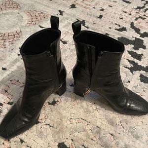 H&M Snakeskin textured Boots